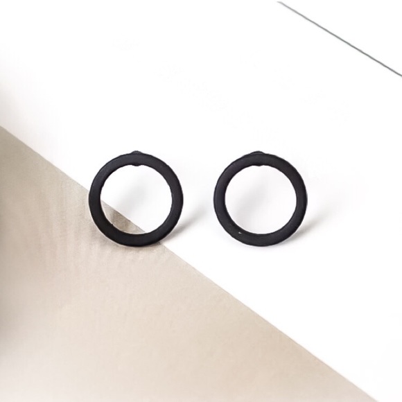 ⚜️[𝟯/$𝟭𝟴]⚜️Black Simple Ring Round Earrings NEW - Picture 2 of 5